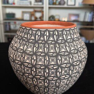Acoma Pueblo Pottery Jar 7” x 7” Signed L. Antonio — Fine-Line Star/Snow Pattern